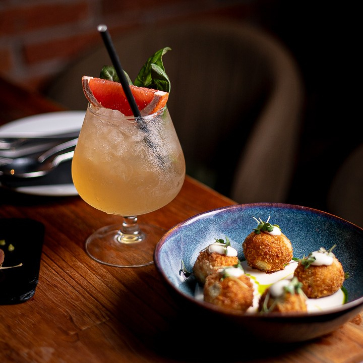 BACKROOM BAR: COCTELERÍA DE AUTOR Y EXPERIENCIA SENSORIAL EN LA DENOMINADA PEQUEÑA PROVIDENCIA