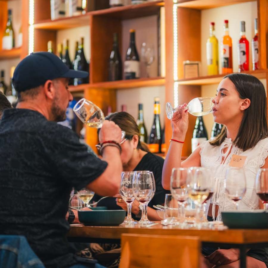 CORAZÓN CONTINTO: LA PROPUESTA DE VINOS, COCINA Y CATAS QUE ES TENDENCIA EN VALPARAÍSO