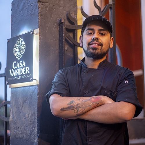 CASA VANDER, UN CLÁSICO DE VALPARAÍSO,  RENUEVA SU CARTA