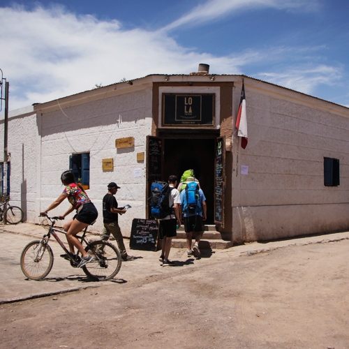 LOLA, SAN PEDRO DE ATACAMA, UN RESTORÁN PETFRIENDLY Y HÉTEROFRIENDLY