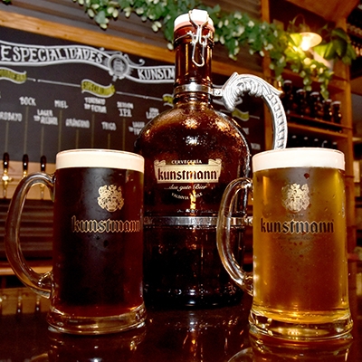 KUNSTMANN KNEIPE: UN BAR CERVECERO EN VALDIVIA