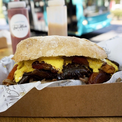 TRESMECHÁ SANGUCHERÍA: NUEVO FOOD TRUCK EN EL CORAZÓN DE PROVIDENCIA