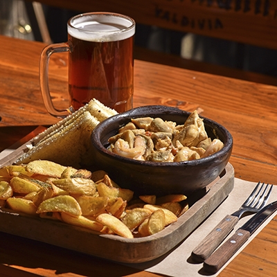 EL BÚNKER: UN GASTROBAR CON ONDA QUE SE HA CONVERTIDO EN UN CLÁSICO DE VALDIVIA